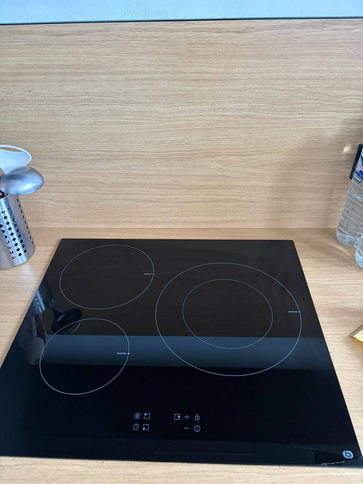 Après : plaque de cuisson dégraissée, sans trace, à Montpellier