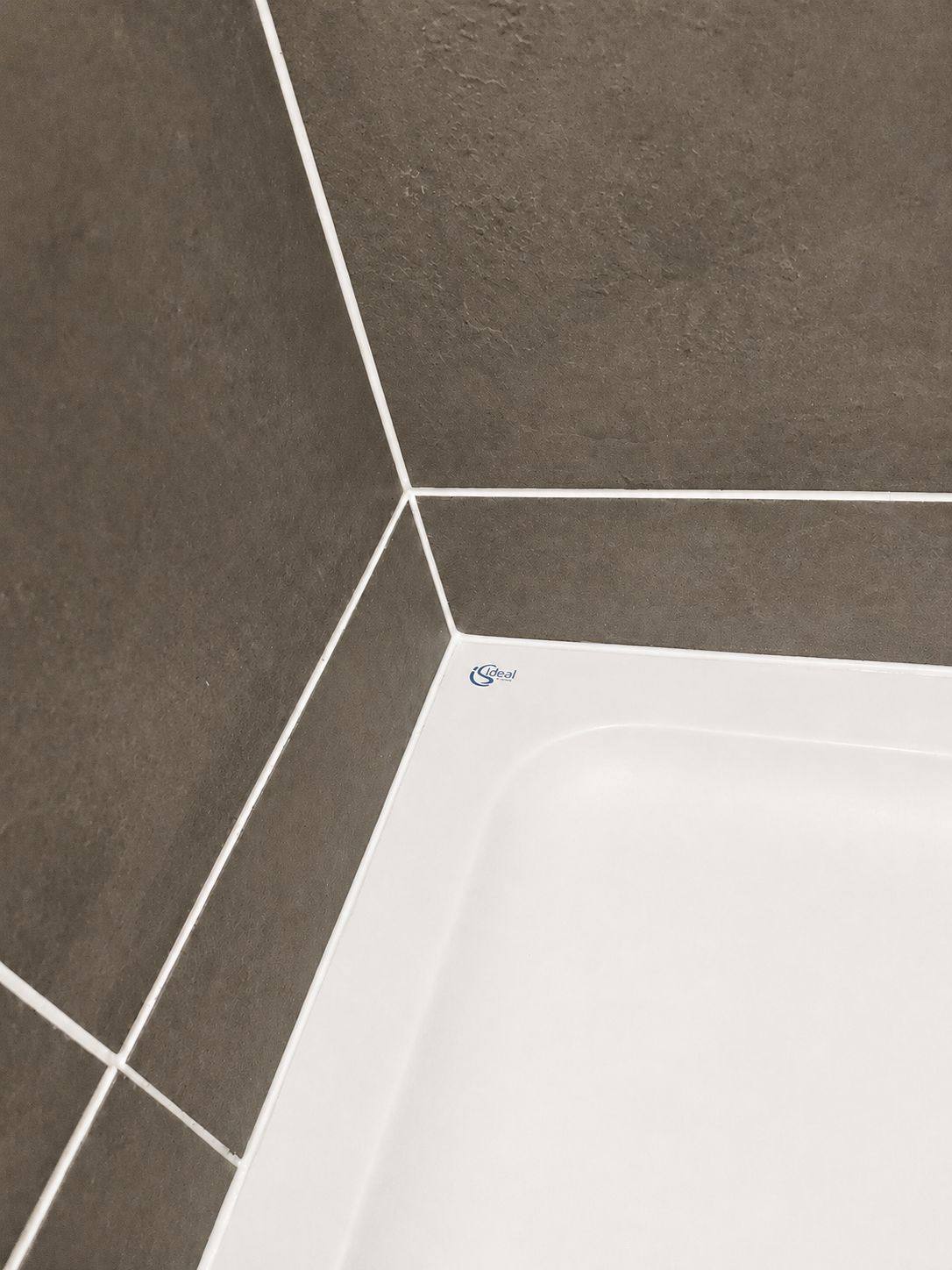 Après : joints de douche refaits et nettoyage en profondeur à Montpellier